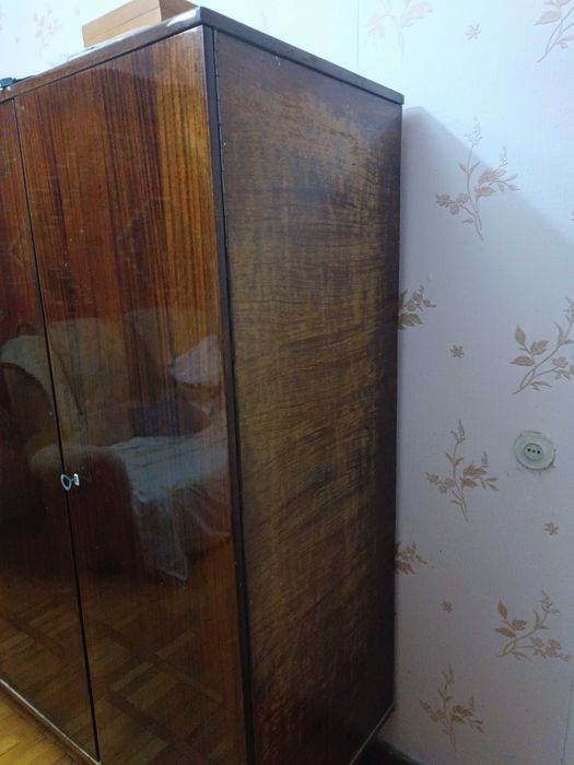 Продам деревянный 3-ех дверный шкаф б/у