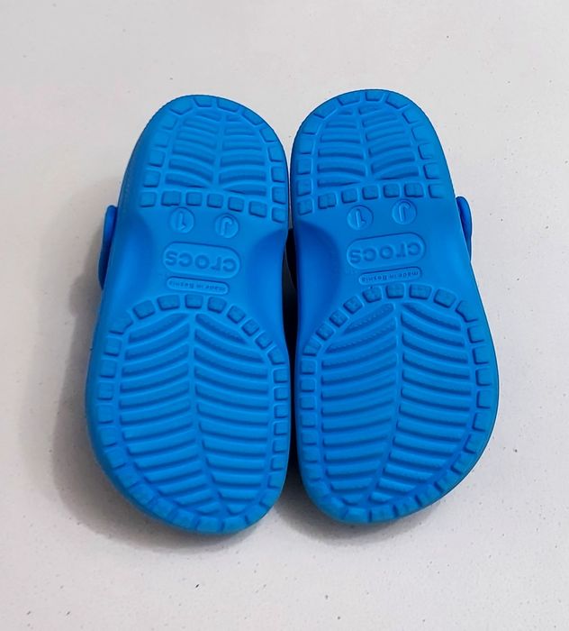 Saboți CROCS Classic Clogs, sandale, papuci plajă, mărimea J1 sau Nr. 32-33 EU unisex