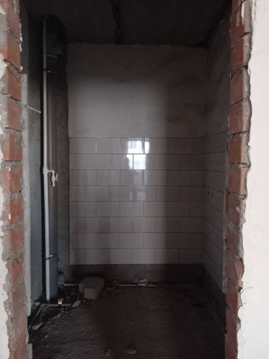 Jizzaxda kvartira sotiladi 4 xonali