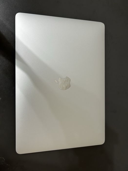 Продам MacBook Pro 13 с touch bar