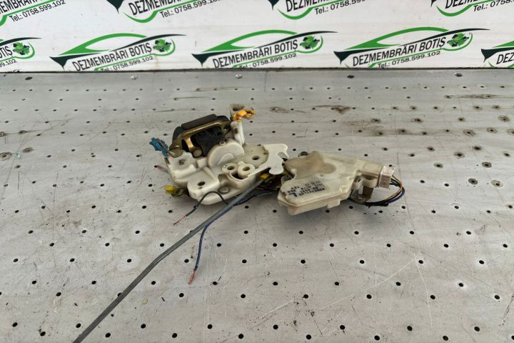 Broasca usa fata stanga Nissan Terrano R20