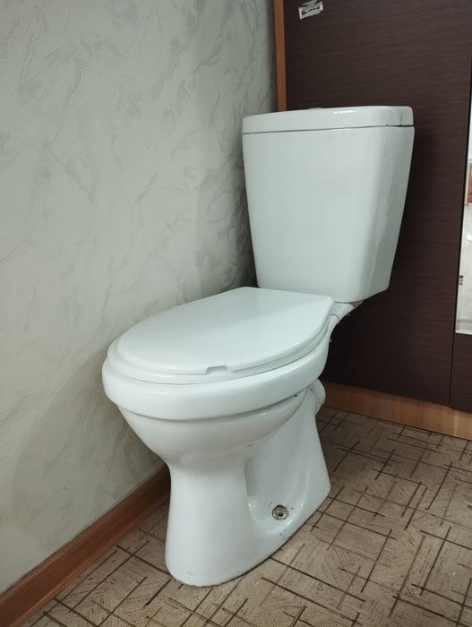 Продам унитаз все работает