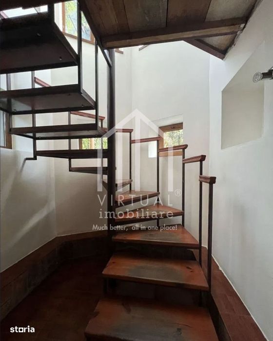 Casa formata din 2 apartamente, 2 garaje,  3 bai - zona Trei Stejari