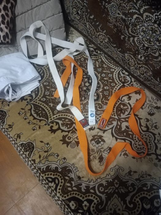 Продам кимоно для каратэ.