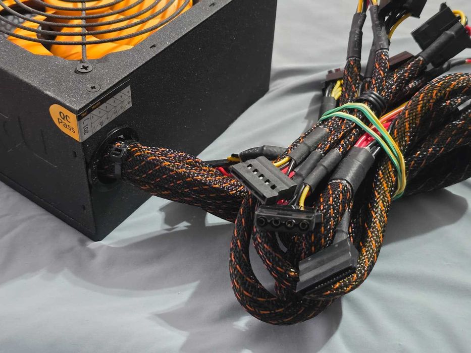 Sursa PC nJoy Titan Series 600W, Eficienta 80 PLUS Bronze, 2x PCI-E 6+2 Pini, 120mm
