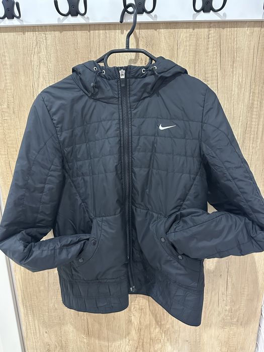 Преходно дамско яке Nike