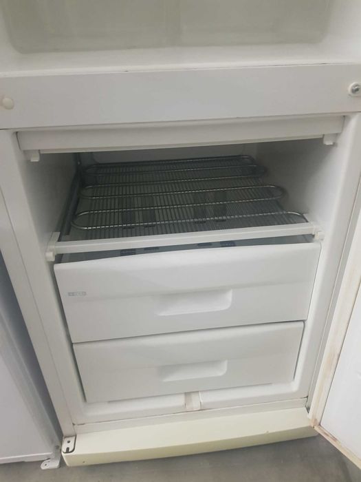 Хладилник с фризер SNAIGE