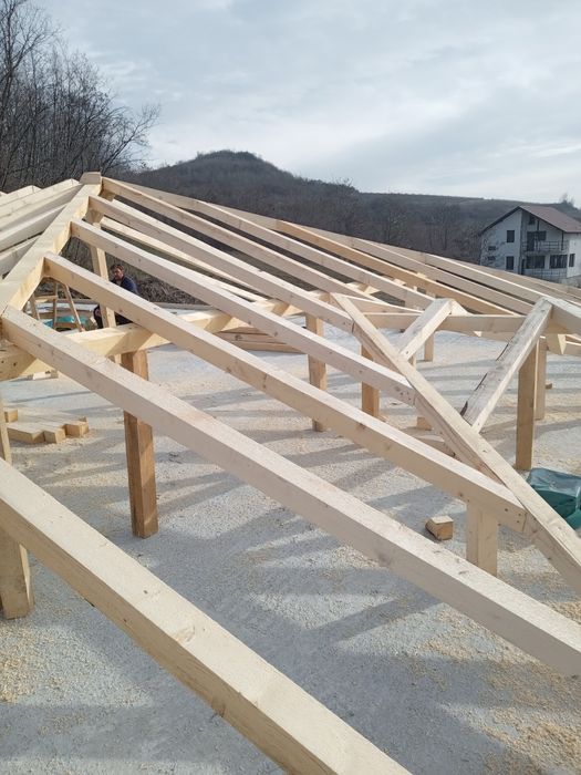 Execut acoperișuri dulgherie