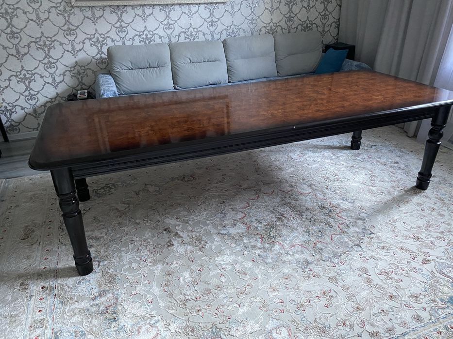 Стол для гостинной