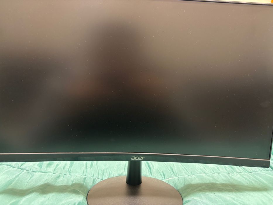 монитор и компютър