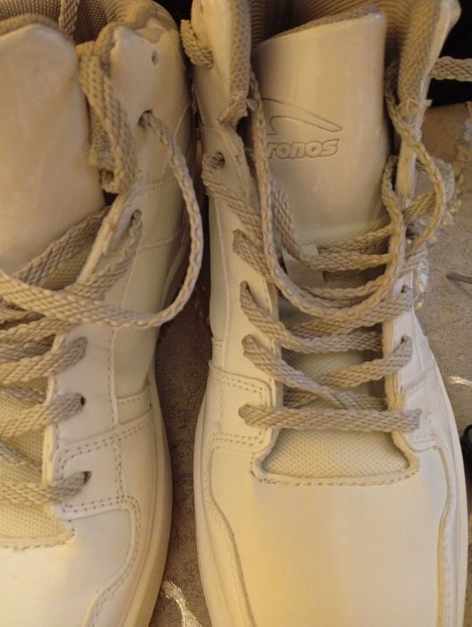 Дамаски бели кецове ,Kronos