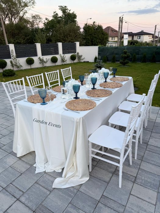 Mese si scaune din lemn de inchiriat /ghirlande luminoase de inchiriat