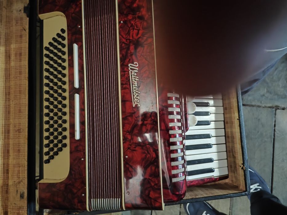 Акордеон Weltmeister 80 баса