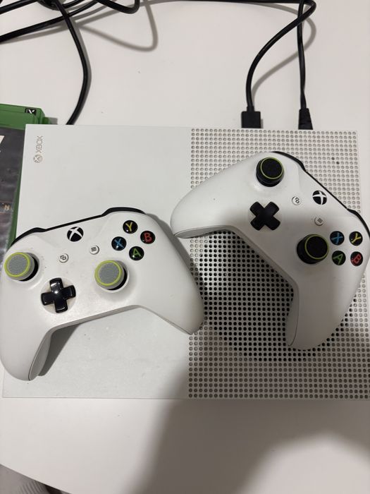 Vand Xbox one S - 2 manete
