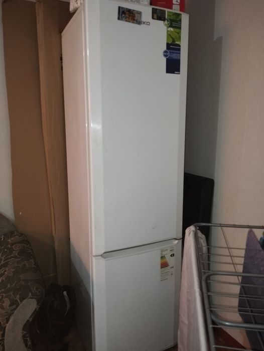 Продам морозильник большой и холодильник на запчасти