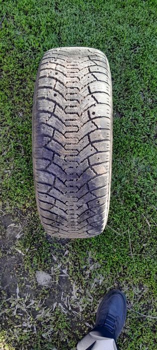Продам б/у шины 3 штуки