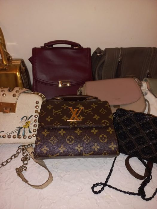 Продам / сумочку фирменный  /