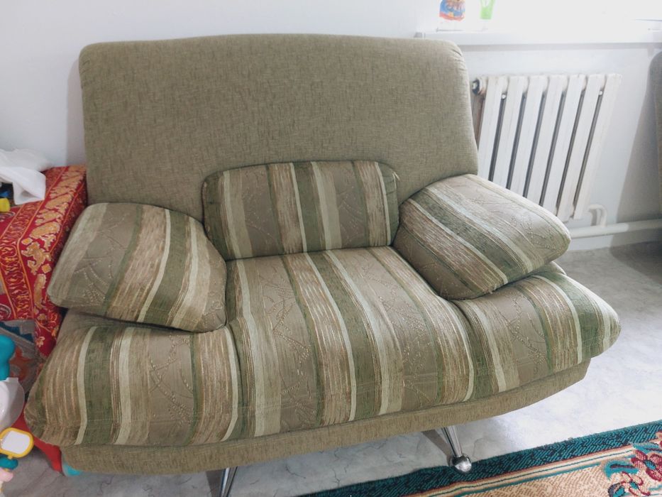 Диван 2 кресломен сатылады. Бу