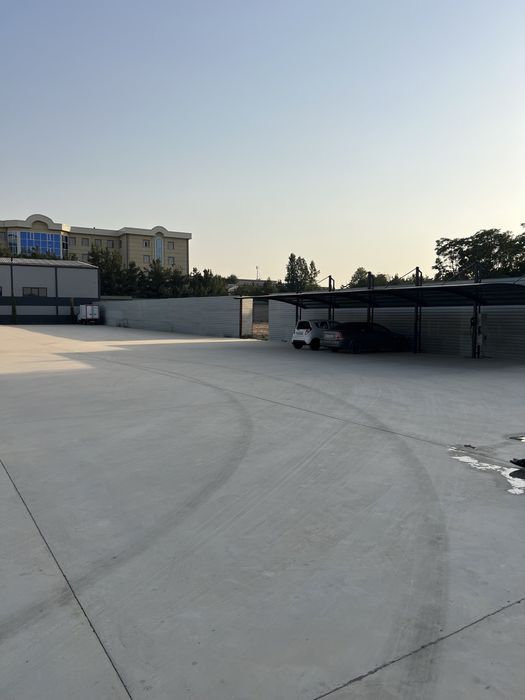 Продам 80 сотик территория с 3800 м2 помешения