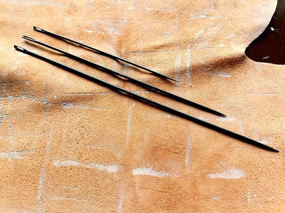 Тапицерски игли за твърди материали и кожа  с триъгълно здраво острие.