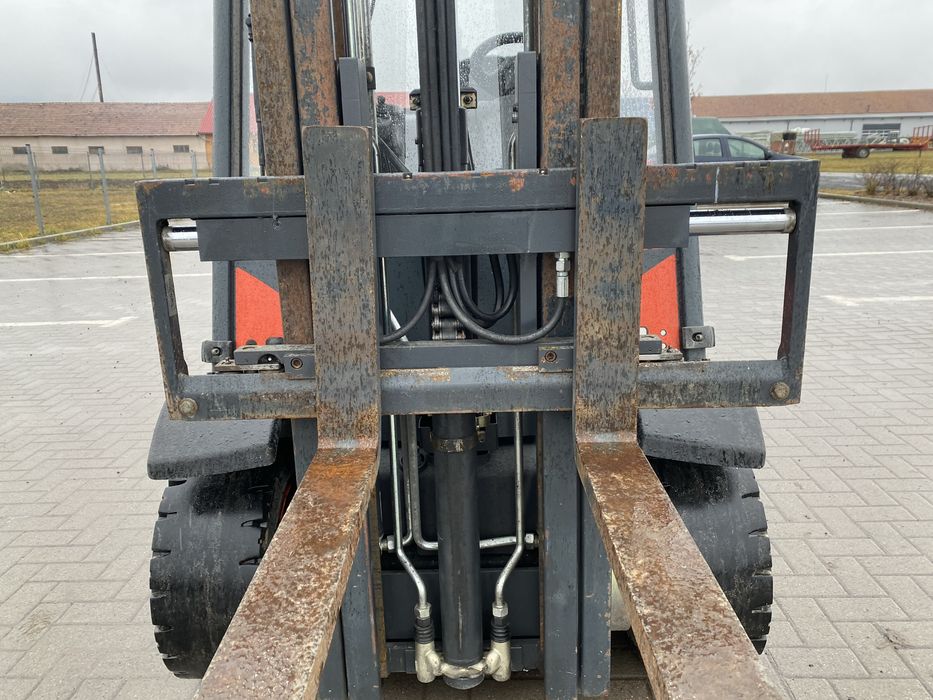 Inchiriez stivuitoare