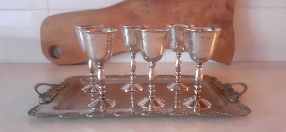 Метални посребрени чаши .