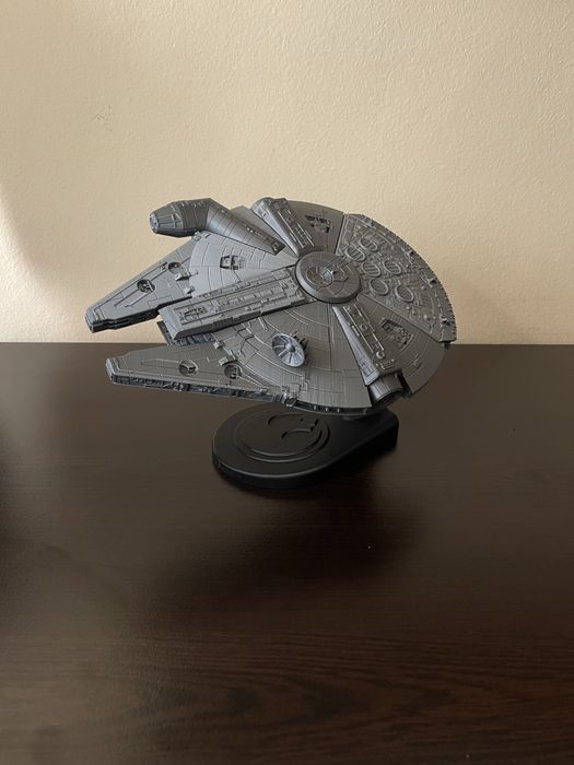 Легендарният кораб Millennium Falcon – Star Wars