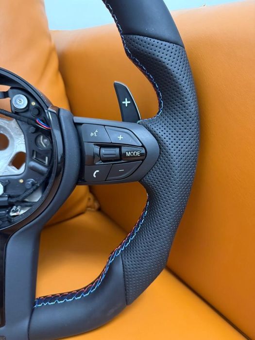 Volan M Pachet Piele Perforata // Airbag Inclus // Padele Incluse // Nu necesita Codare // Calitate Premium //
