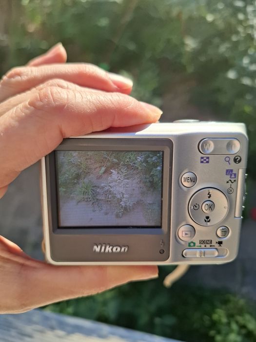 Компактен дигитален фотоапарат NIKON COOLPIX L4