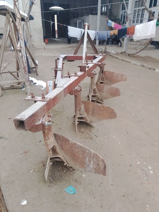 Плуг 4 корпус 35 стойка.