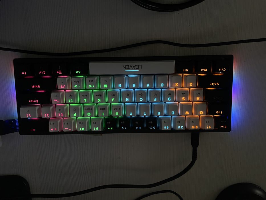 Продам клавиатуру leaven k620