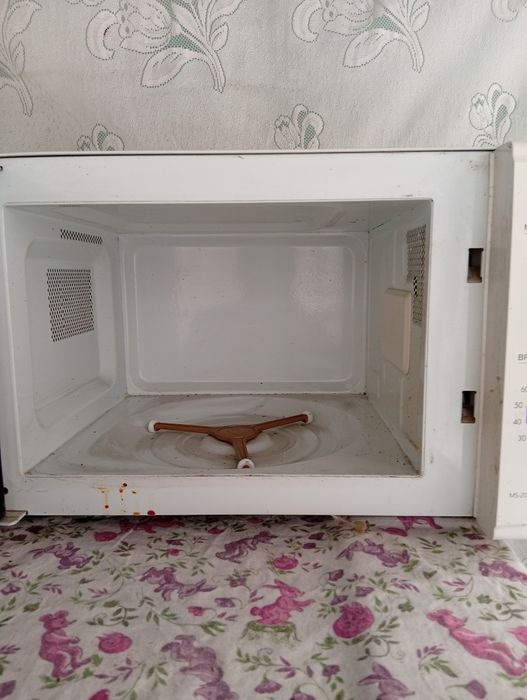 Продам 2 микроволновых печи LG