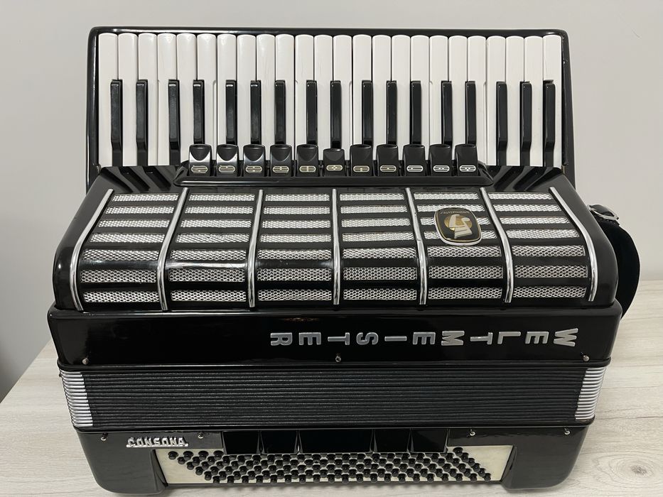 Vand acordeon Weltmeister Consona 120 basi