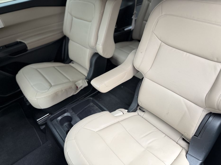 2020 Ford Explorer hybrid 33500€