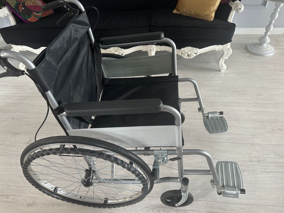 Продам инвалидную коляску