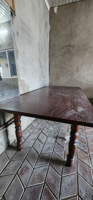 Стол для гостиной