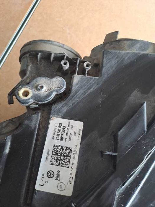 Far stanga VW T-Cross original Europa cod 2GM941005