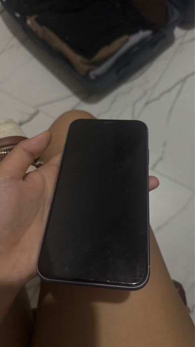 Айфон 11 срочно продам