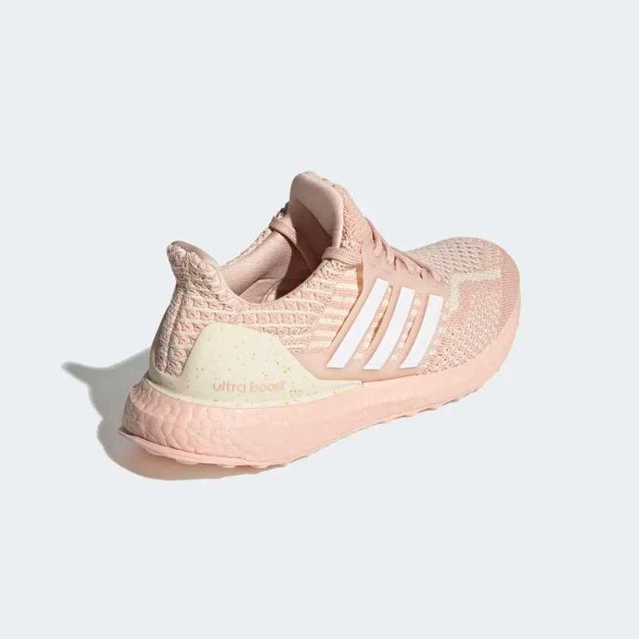 Оригинални дамски маратонки * Adidas Ultraboost DNA 5.0 *