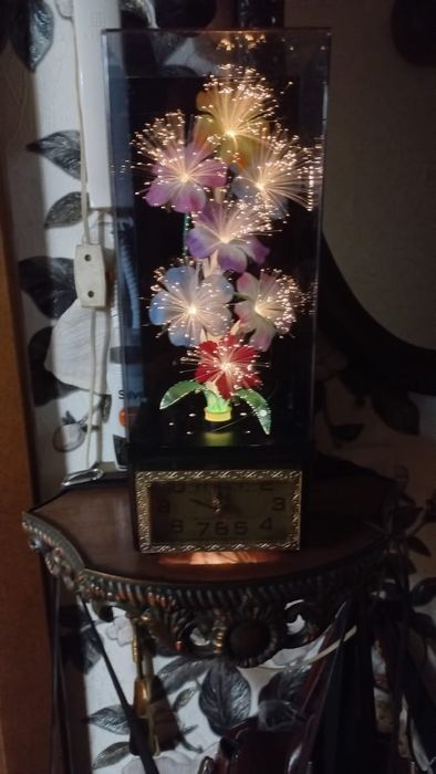 Продам  часы+ светильник.