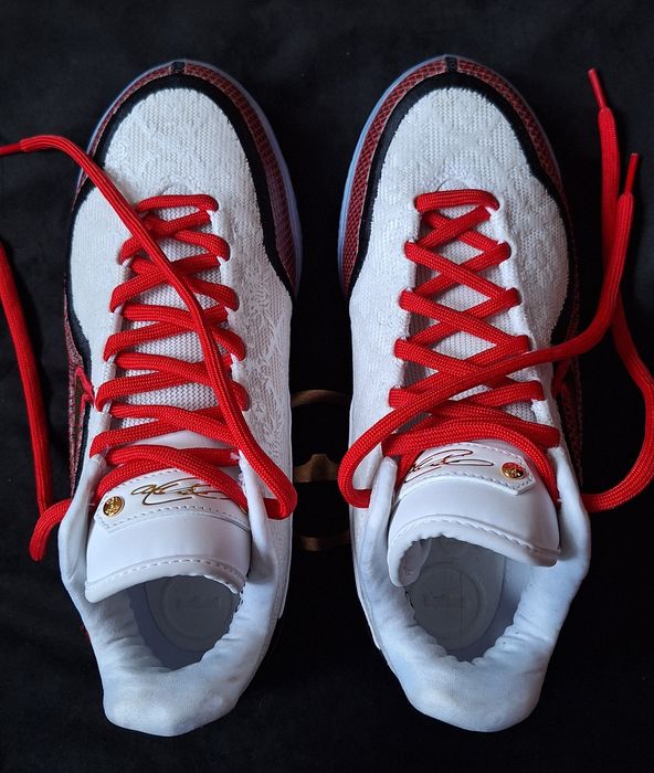 Nike LeBron XXIII
Продавам чисто нови Nike LeBroXIII. Не са носени. Номер 42. Цена 150€