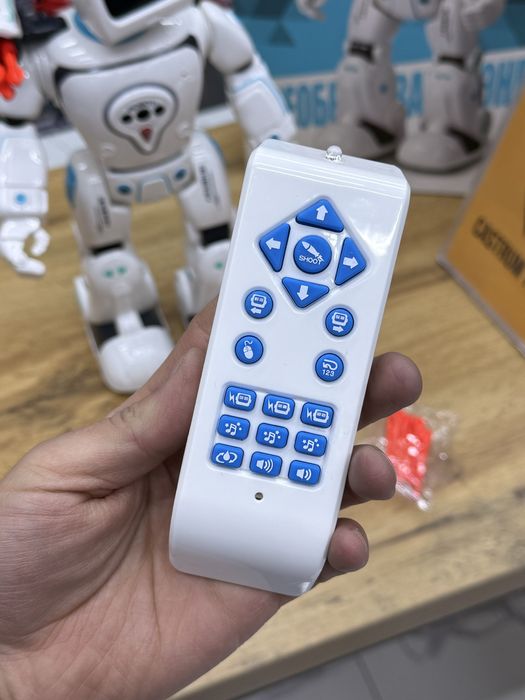 Радиоуправляемый гидроэлектрический робот для детей