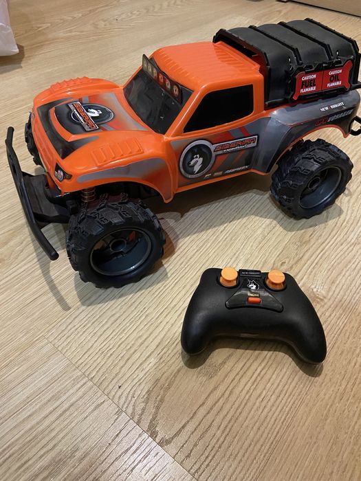 Машинка на пульту