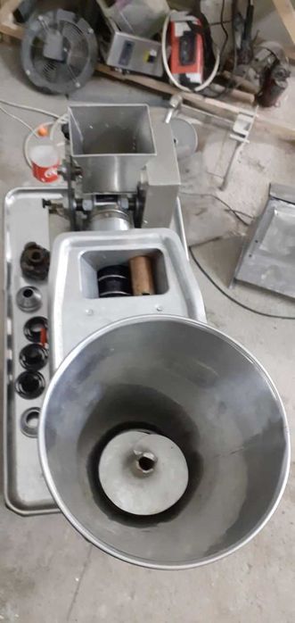 Станок для производства вареников и пельменей