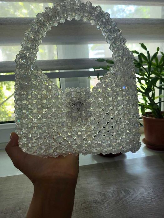 белая сумочка из бусинок