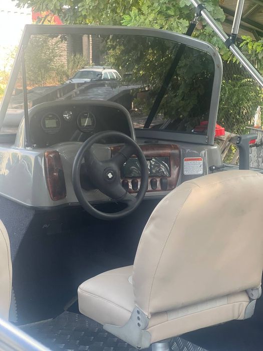 Прогулочный катер