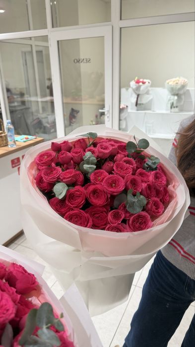 Большой букет из кустовых роз