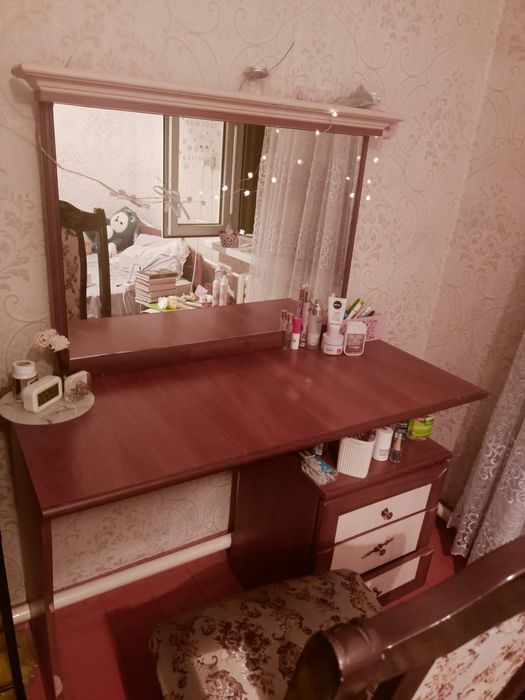 Продам туалетный столик