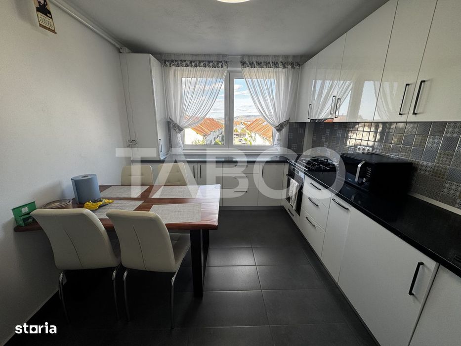 Apartament de vanzare cu 5 camere 2 parcari zona Brana Selimbar