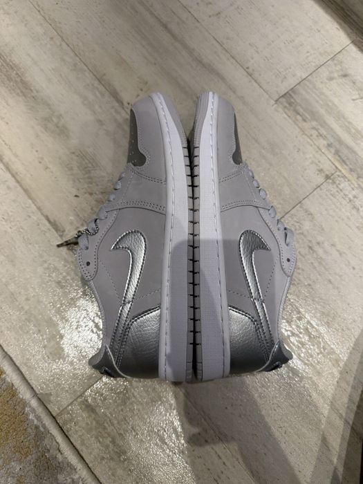 Jordan mid 1, marimea 40